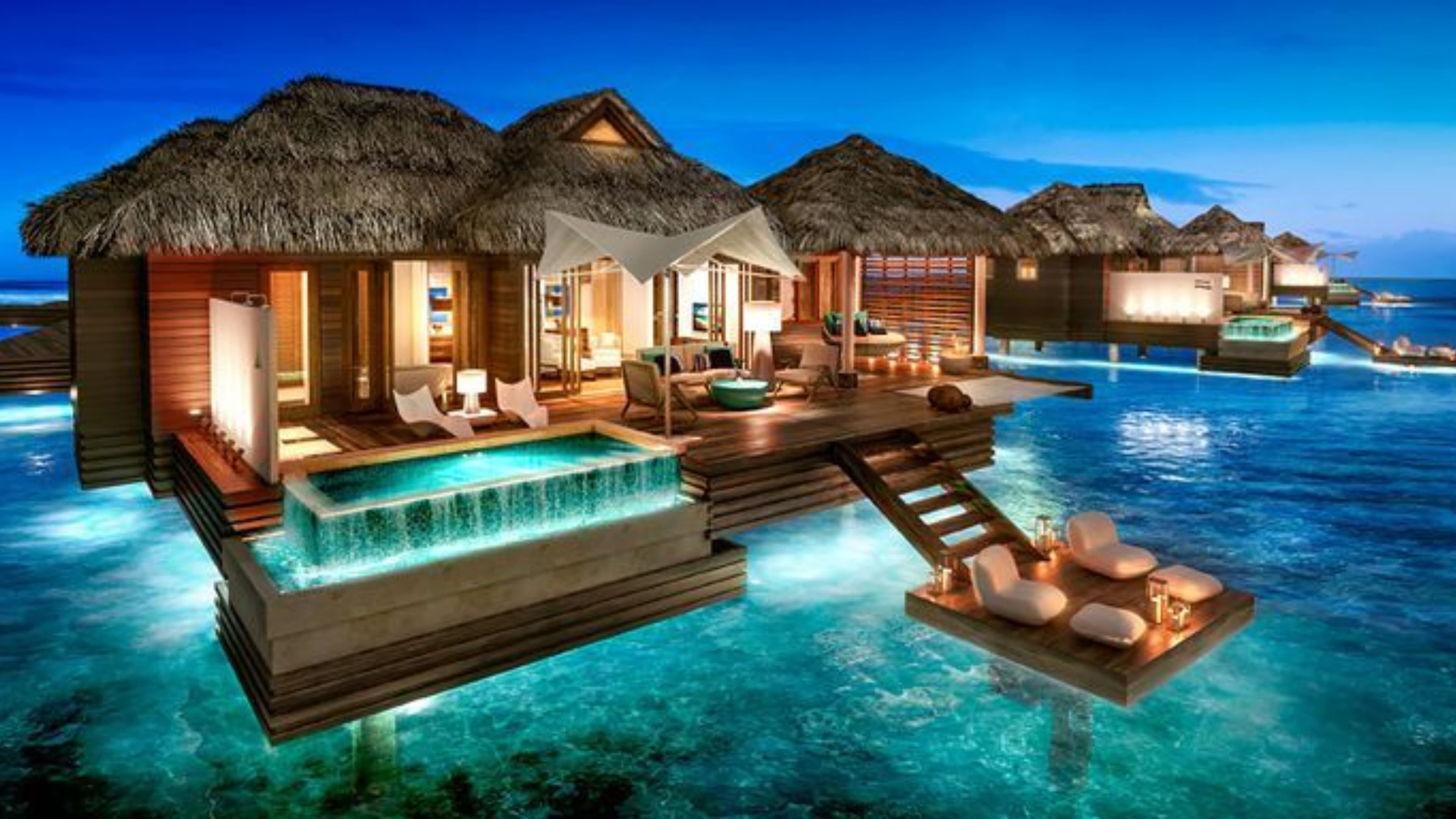 Bungalows sobre el agua turquesa en Maldivas
