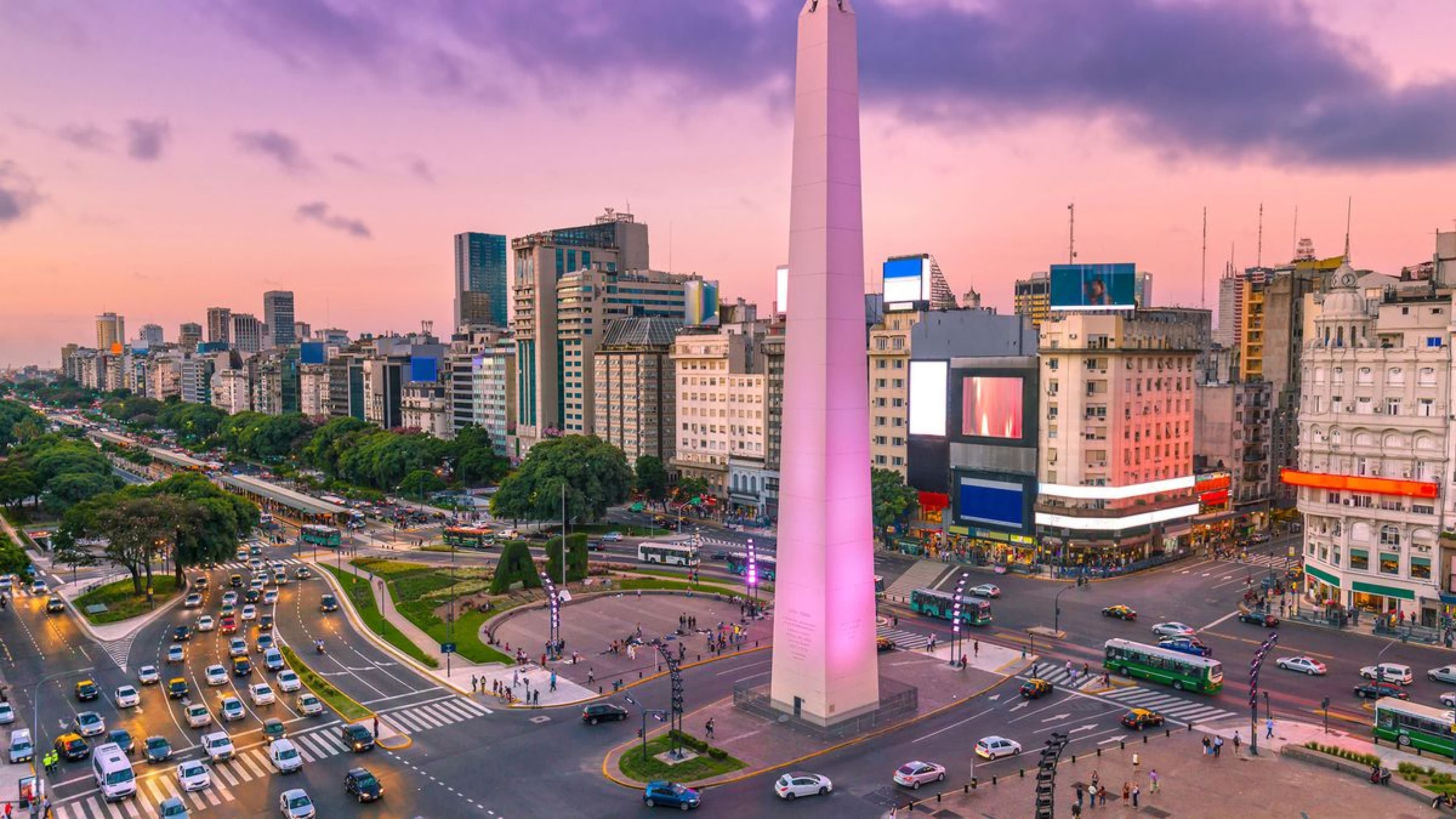 Obelisco y Avenida 9 de Julio de noche, Buenos Aires, Argentina — paquete 5 noches desde Chile